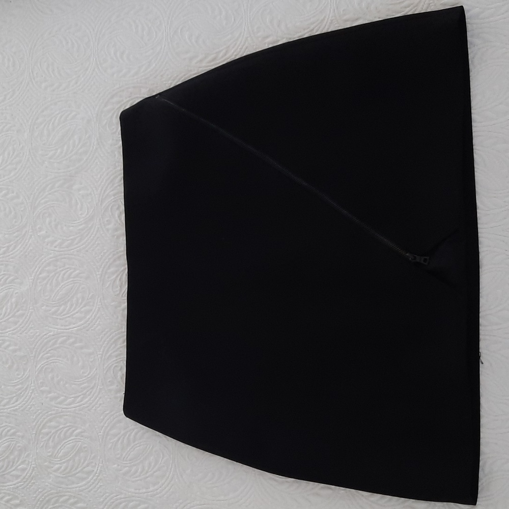 Alice & Olivia black skirt